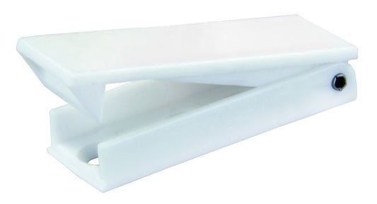 BAGGAGE DOOR CATCH