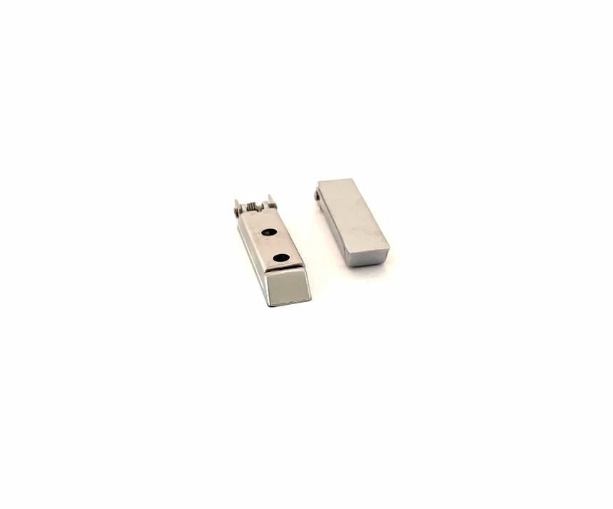 BAGGAGE DOOR CATCH  SS