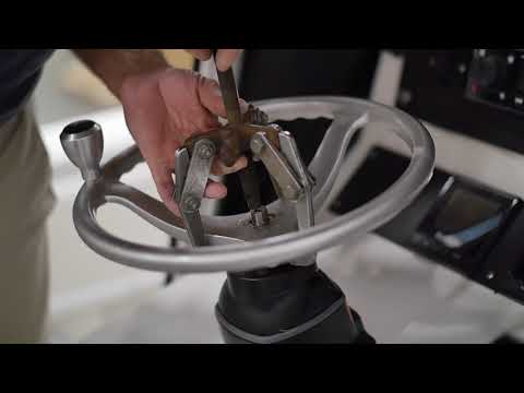 Gemlux 15-1/2" STEERING WHEEL W/ DELUXE KNOB